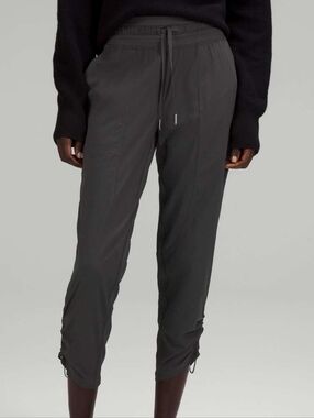 Lululemon Dance Studio Mid-Rise Cropped Pant - Graphite Grey - Size 6 #152